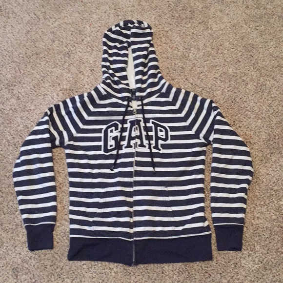 gap navy sweatshirt